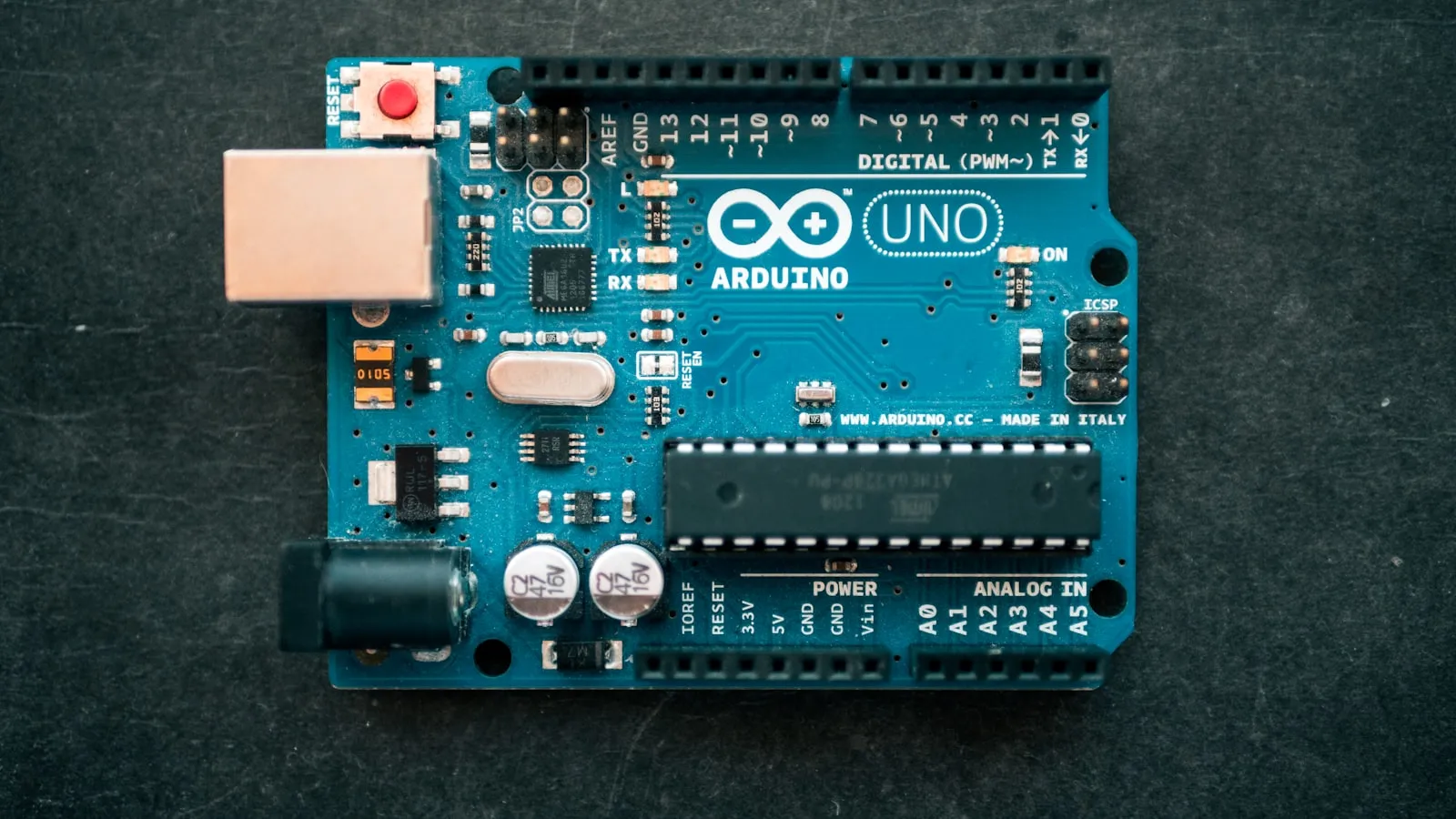 Dispositifs de laboratoire pour tester les circuits résonants et analyser le comportement des signaux