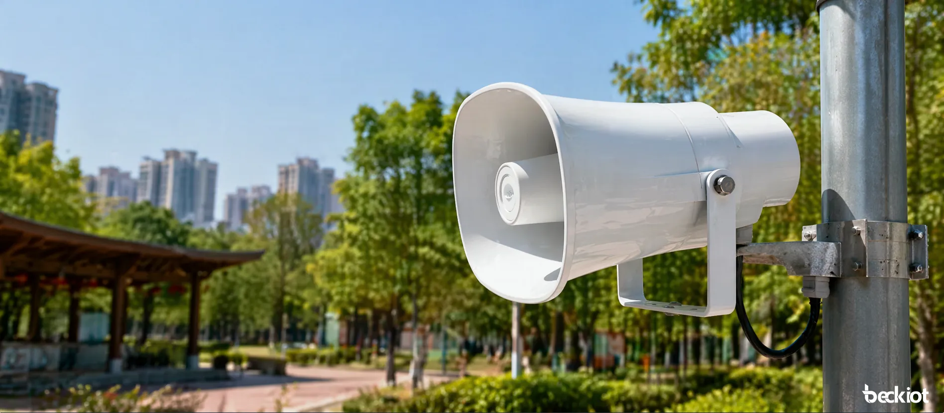 Haut-parleur SIP PA-BHS-IP15 installé dans un environnement de communication public extérieur